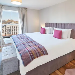 Host & - Abbey Court Apartment Whitby