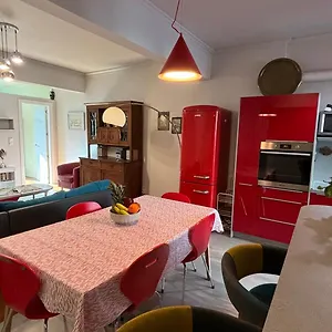 Place With 2 Bedrooms In Apartamento